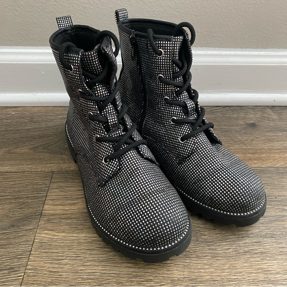 Cynthia Rowley Girls’ Sparkly Silver Iridescent Ankle Boots Booties, Kids Size 5